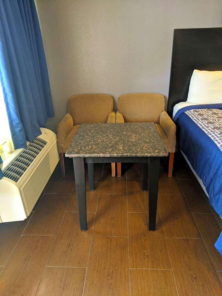 Americas Best Value Inn - Brownsville Room photo