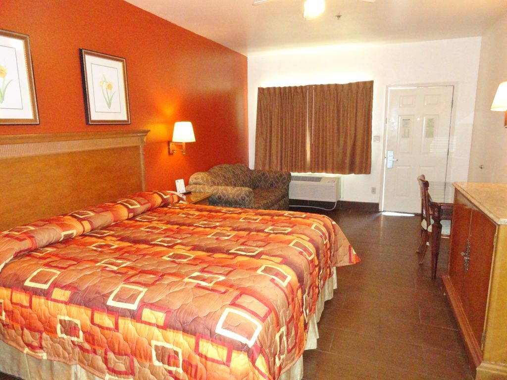 Americas Best Value Inn - Brownsville Room photo