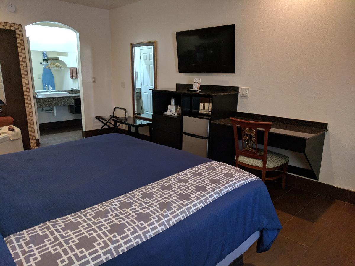 Americas Best Value Inn - Brownsville Exterior photo