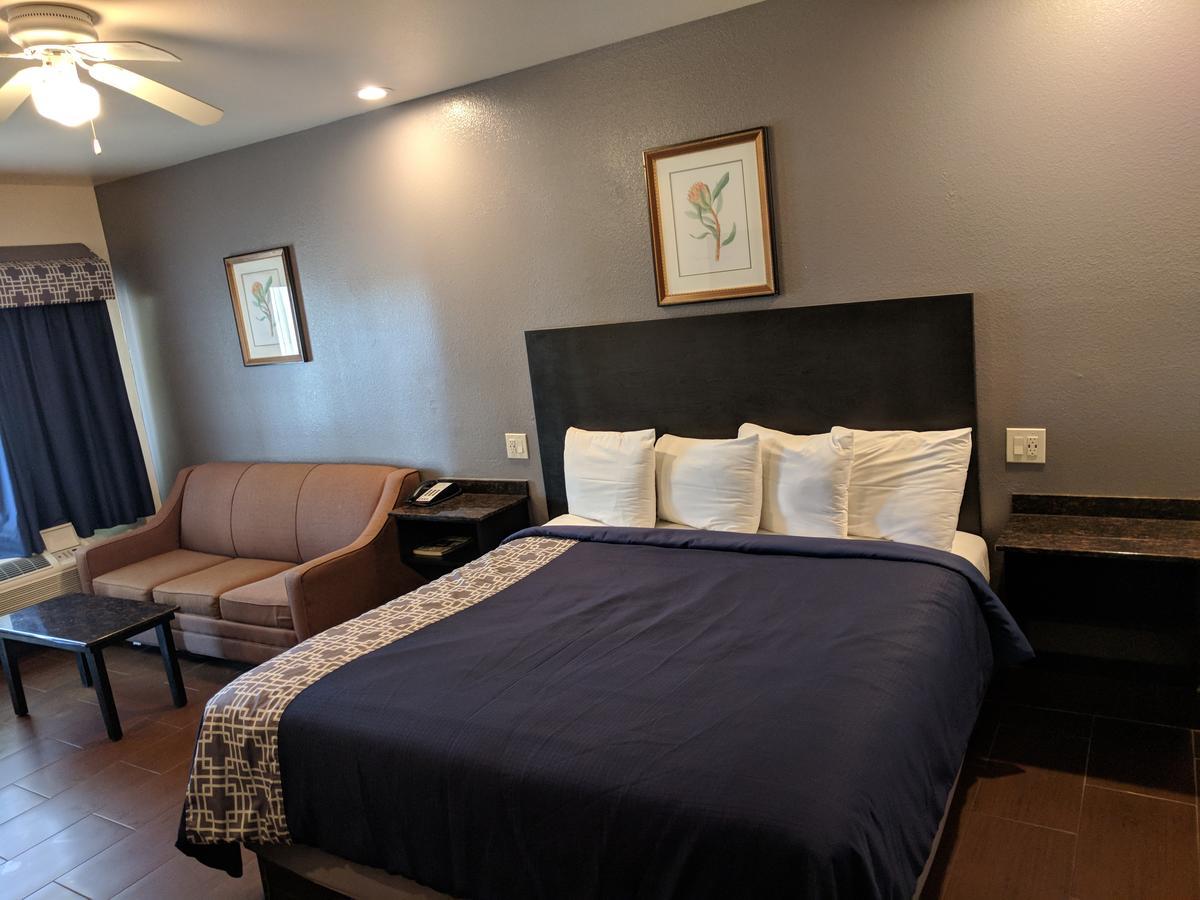 Americas Best Value Inn - Brownsville Exterior photo