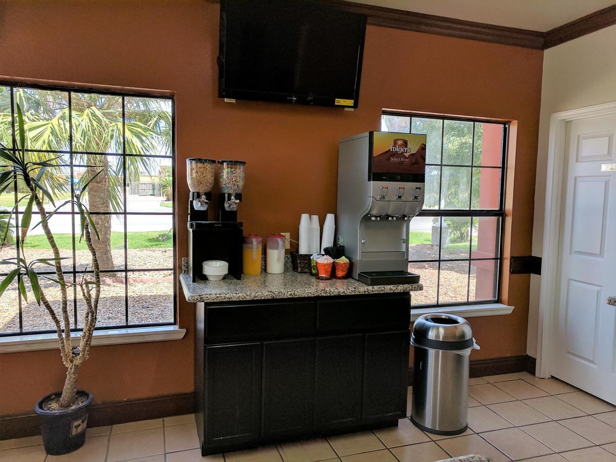 Americas Best Value Inn - Brownsville Exterior photo