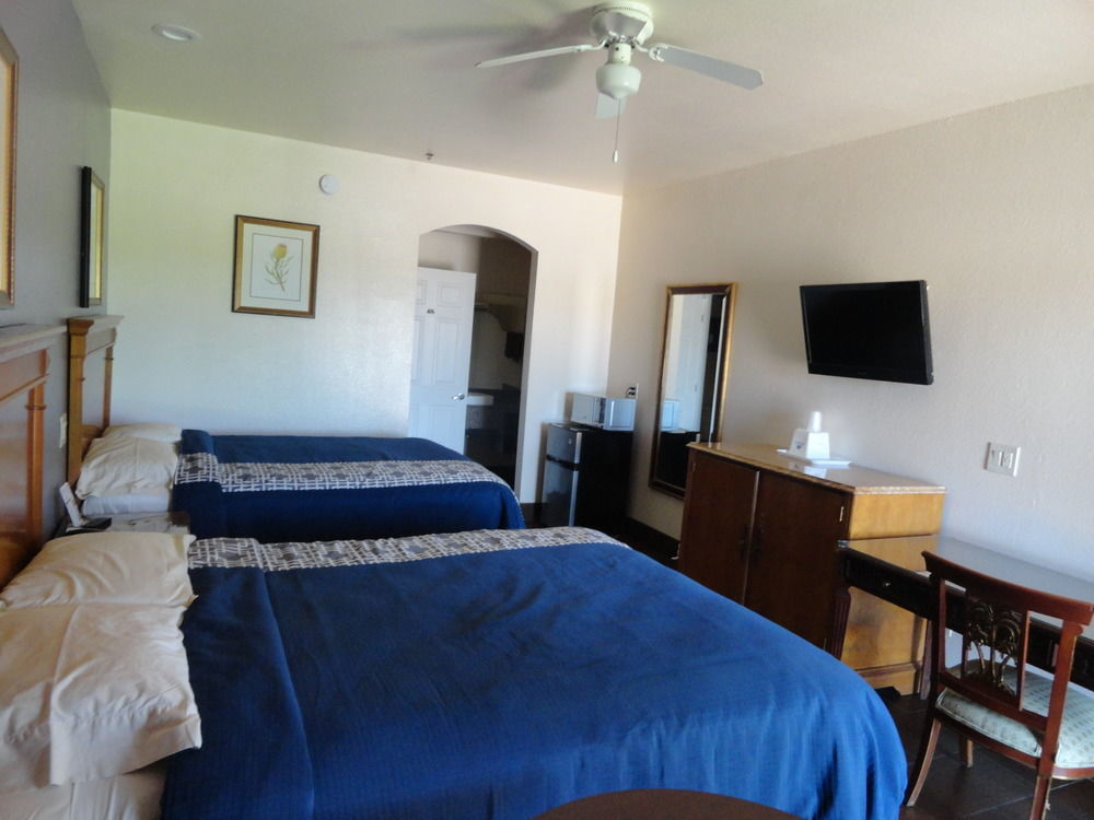 Americas Best Value Inn - Brownsville Exterior photo